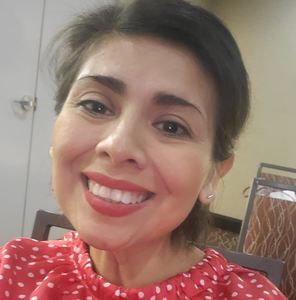 Meet your Posher, Laura